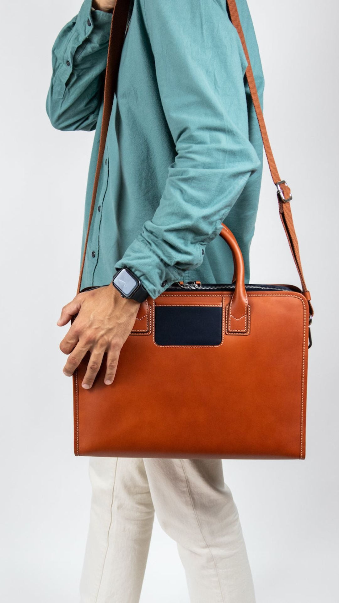 the messenger in cognac navy with shoulder strap