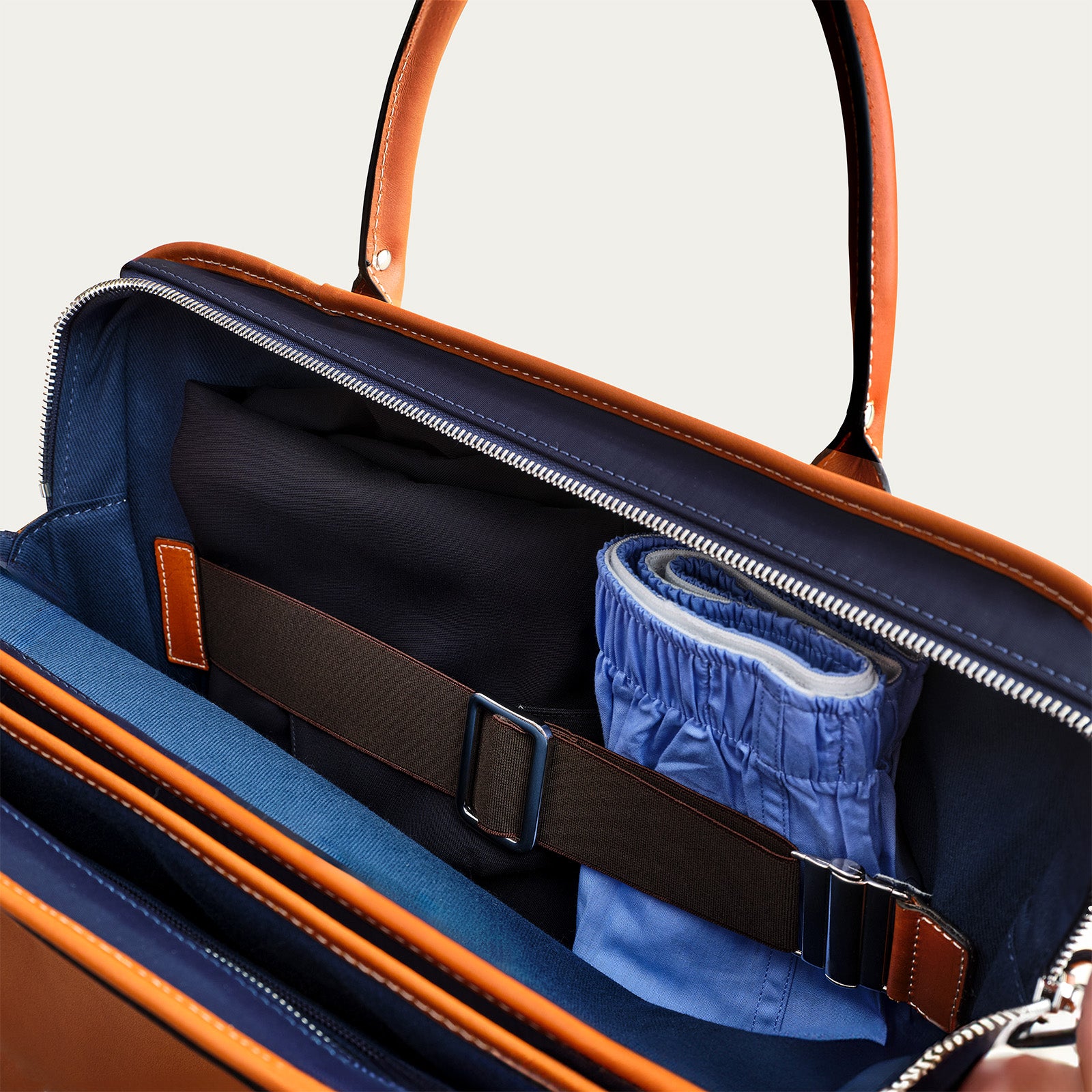 The Overnight - Cognac/Navy – Travelteq